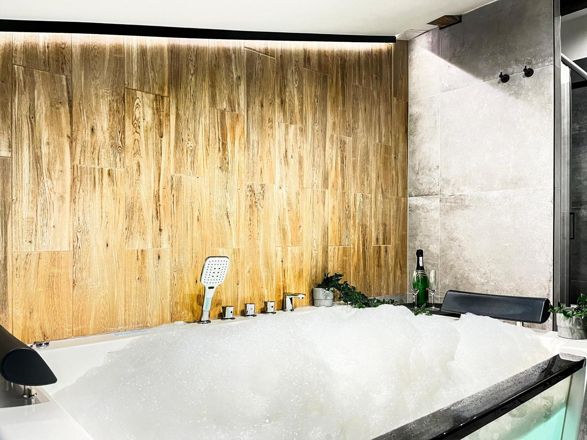 Premium Jacuzzi, Old Town Cracow * Kraków
